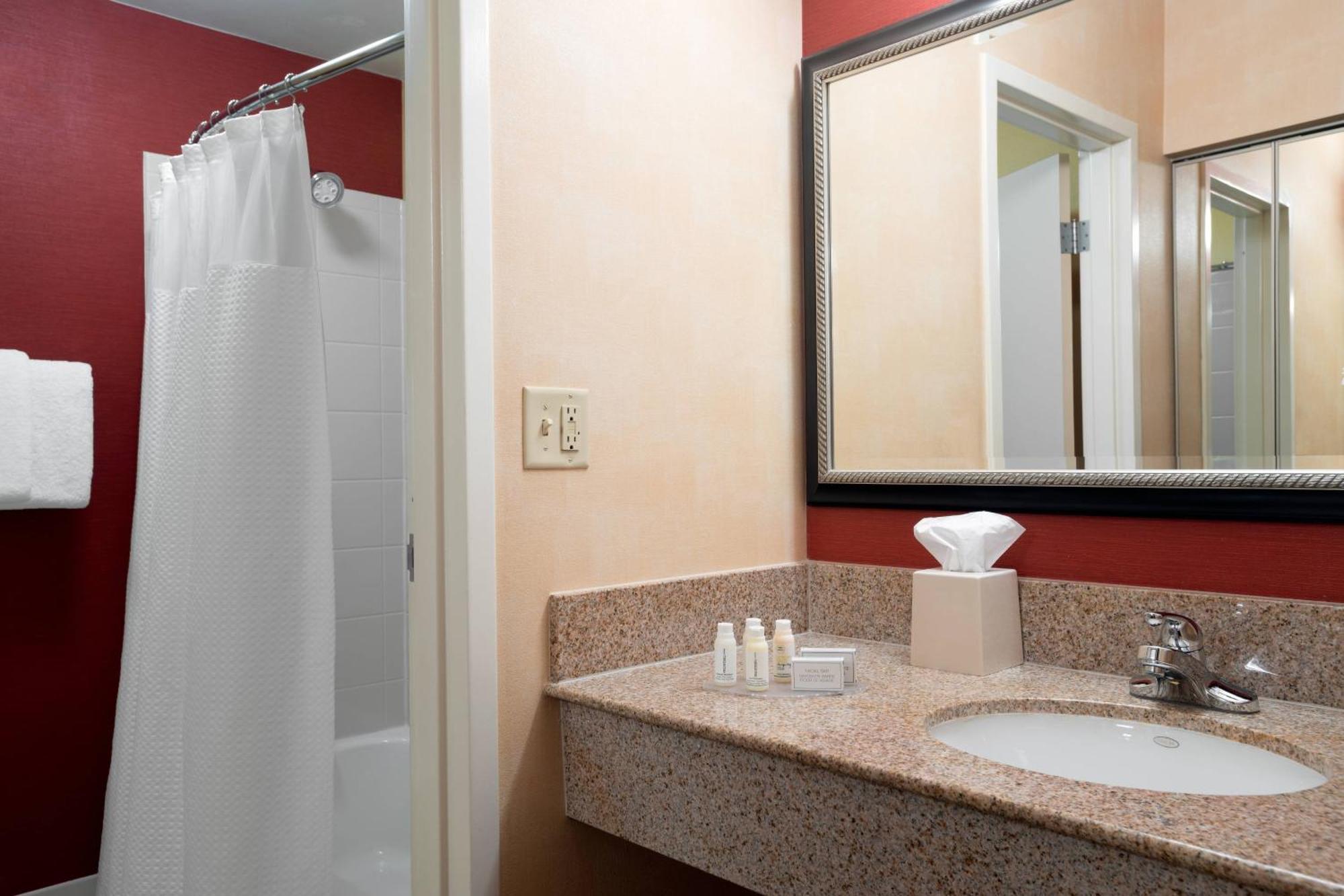 Courtyard By Marriott Indianapolis Airport Hotell Eksteriør bilde