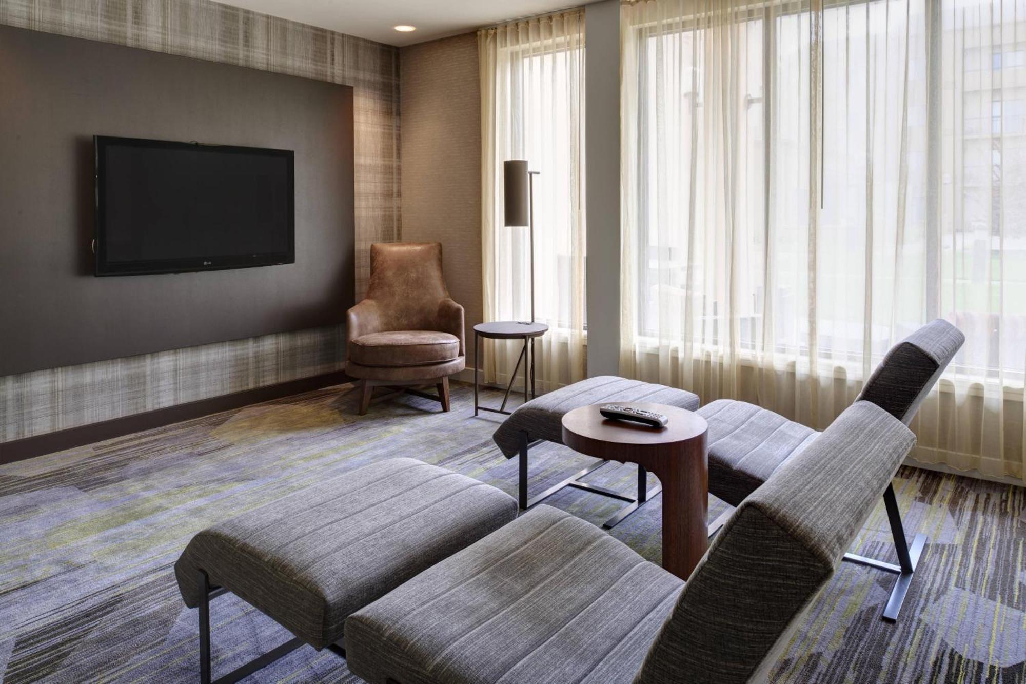 Courtyard By Marriott Indianapolis Airport Hotell Eksteriør bilde