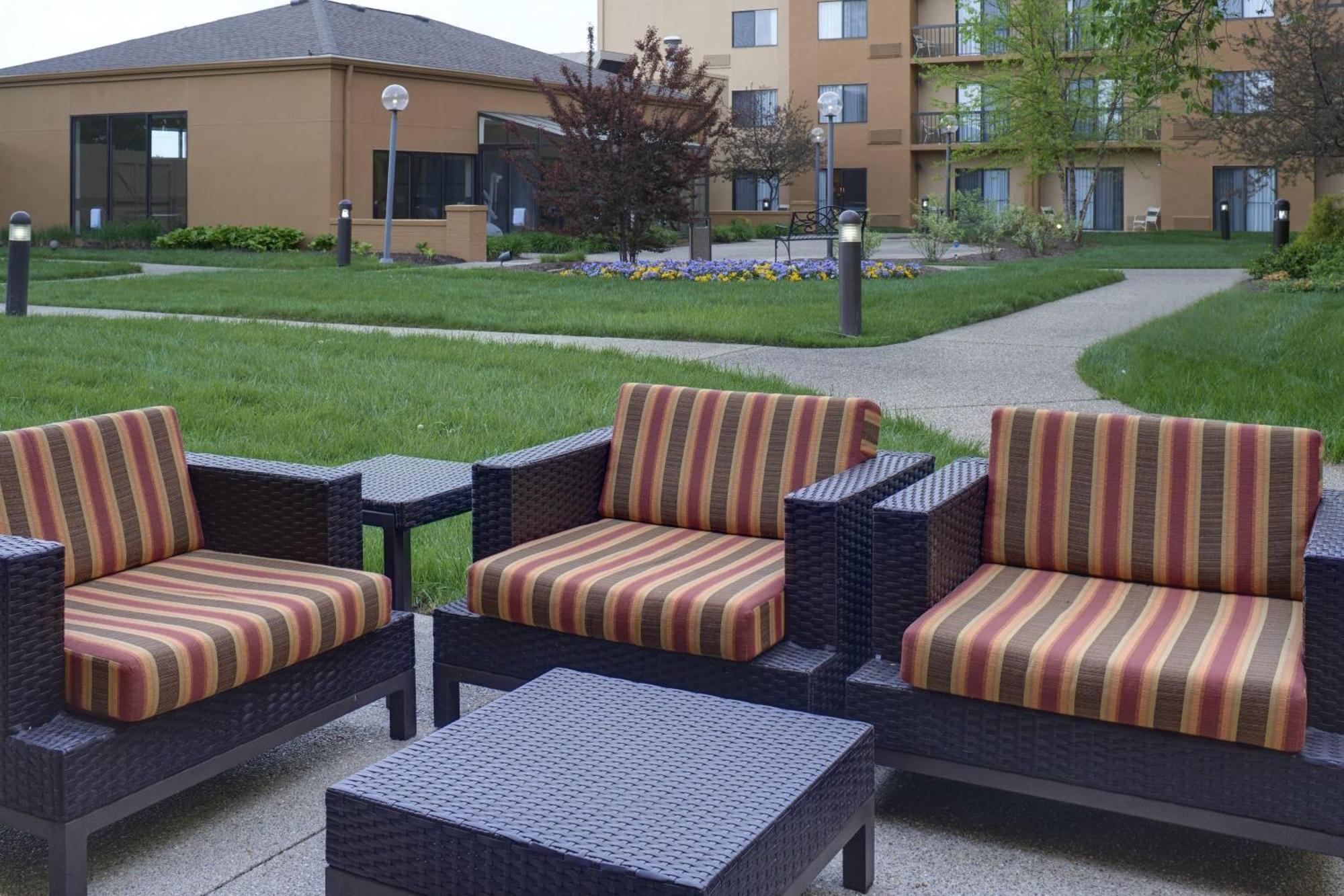 Courtyard By Marriott Indianapolis Airport Hotell Eksteriør bilde