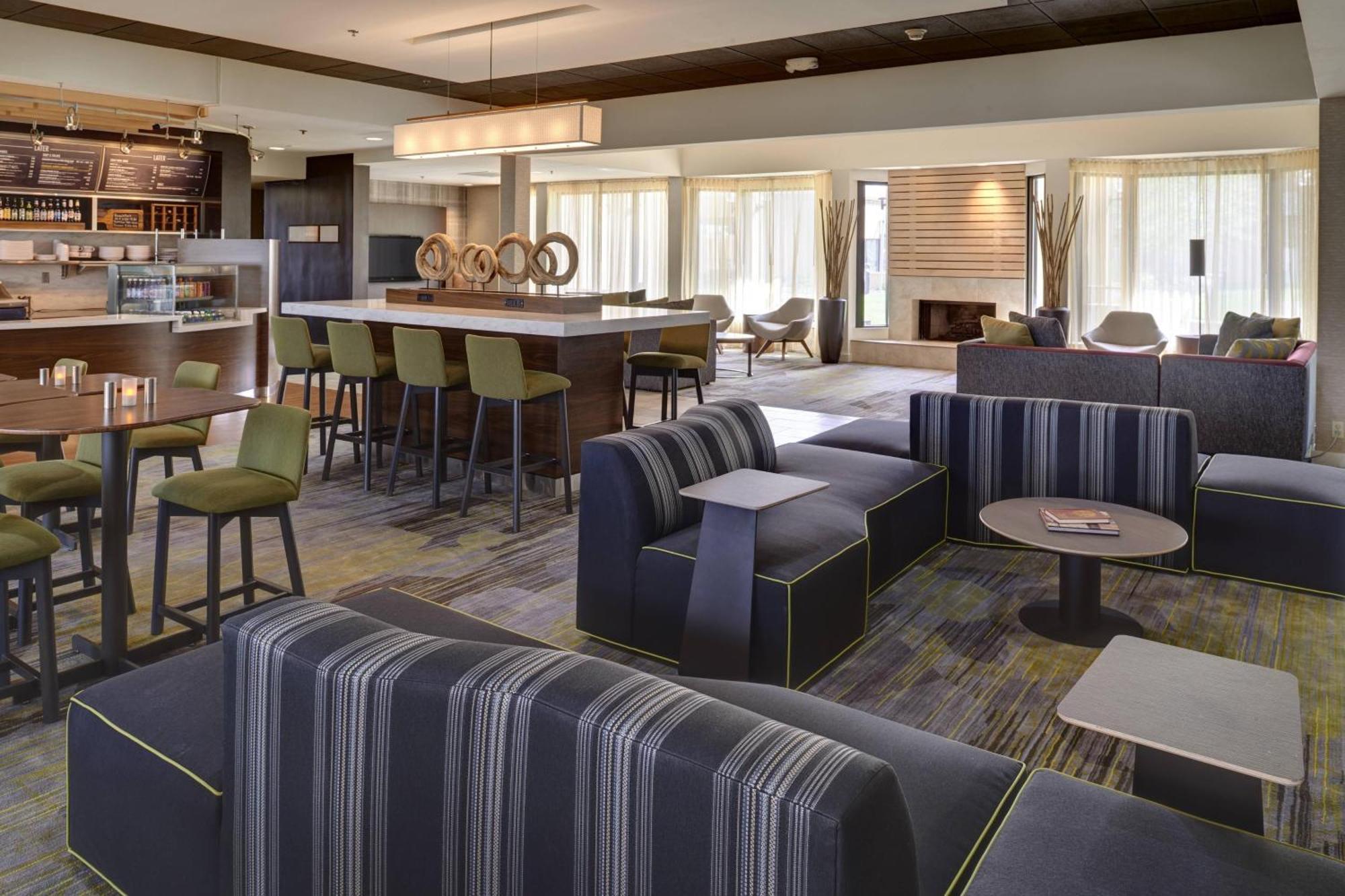 Courtyard By Marriott Indianapolis Airport Hotell Eksteriør bilde