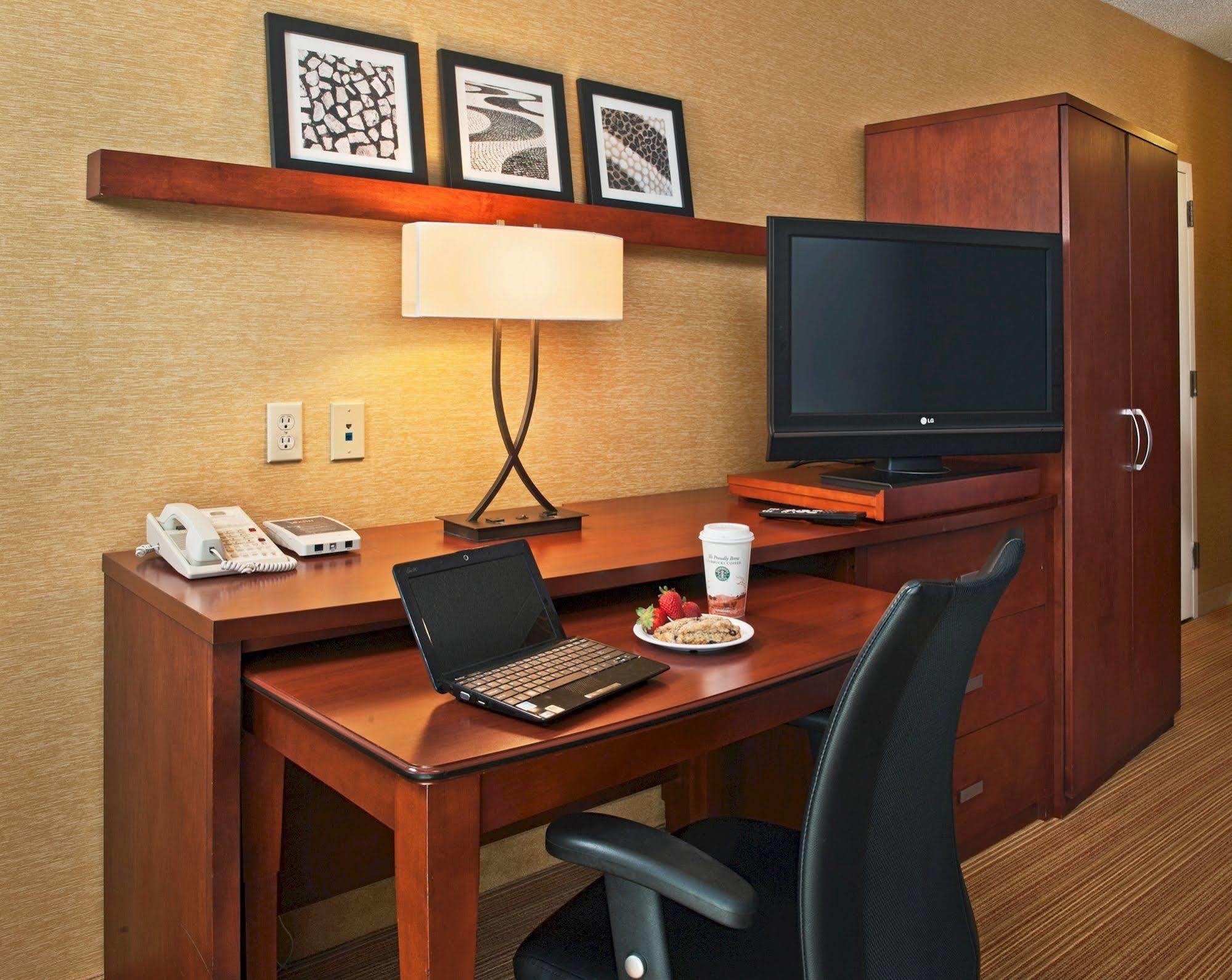 Courtyard By Marriott Indianapolis Airport Hotell Eksteriør bilde