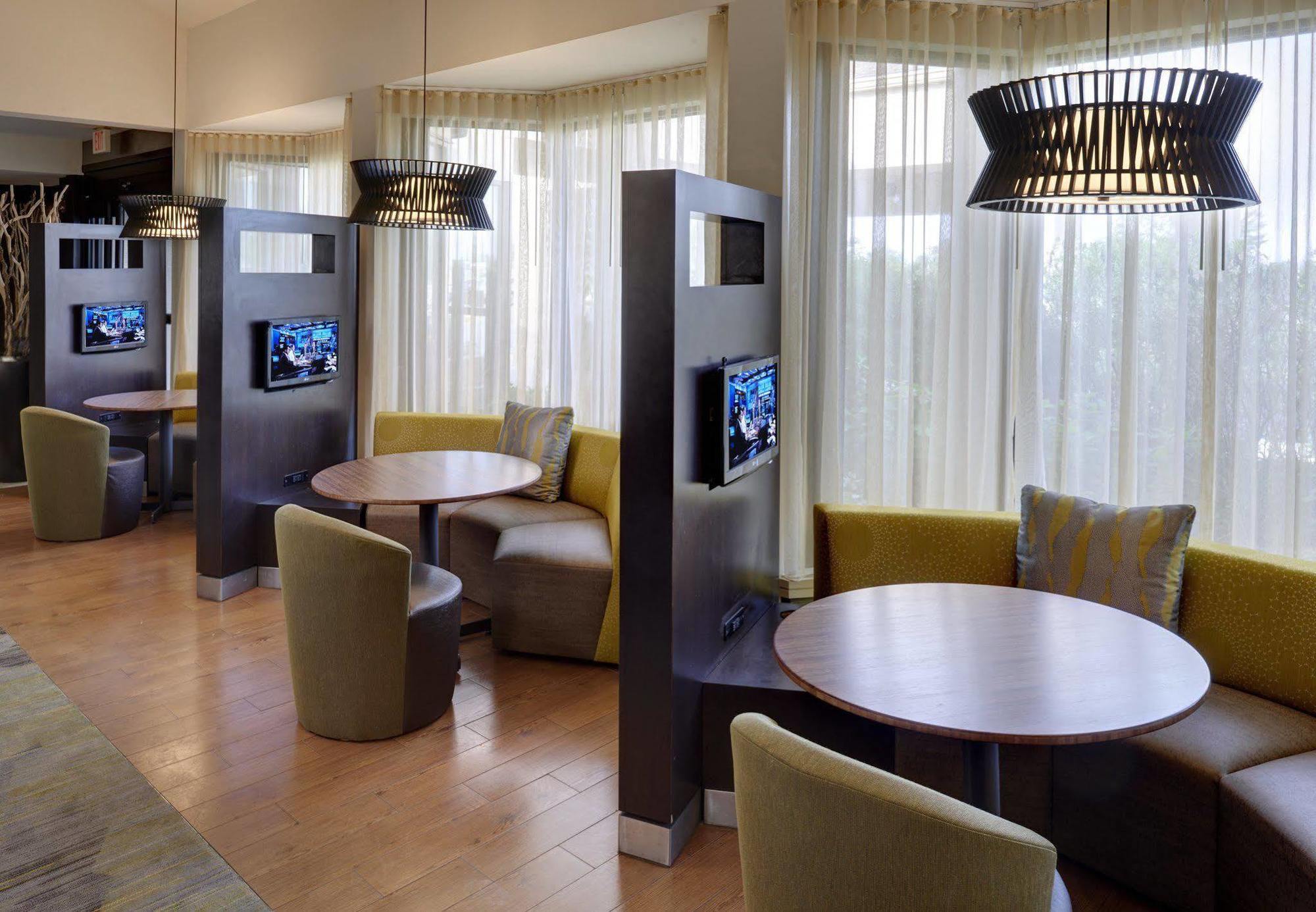 Courtyard By Marriott Indianapolis Airport Hotell Eksteriør bilde